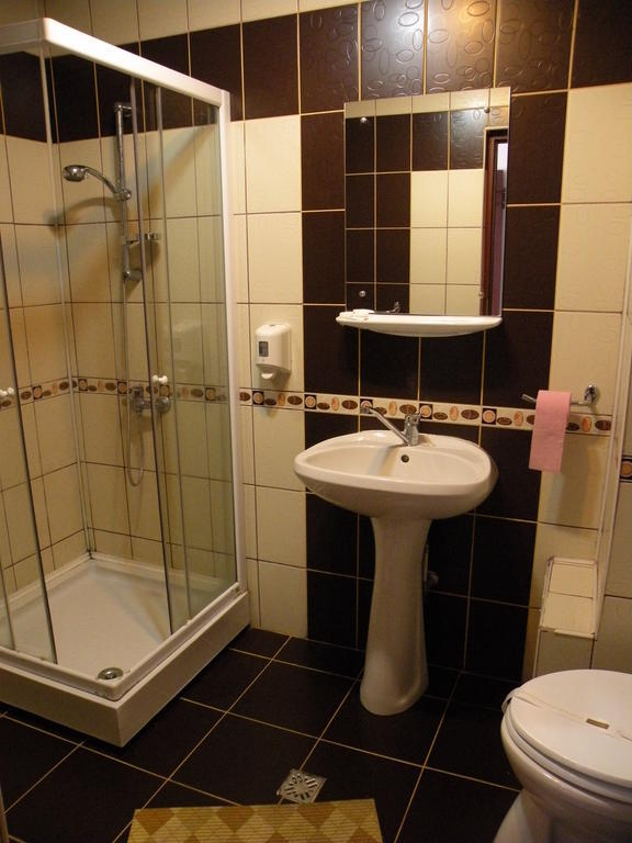Pensiunea Octogon Piatra Neamţ Kamer foto