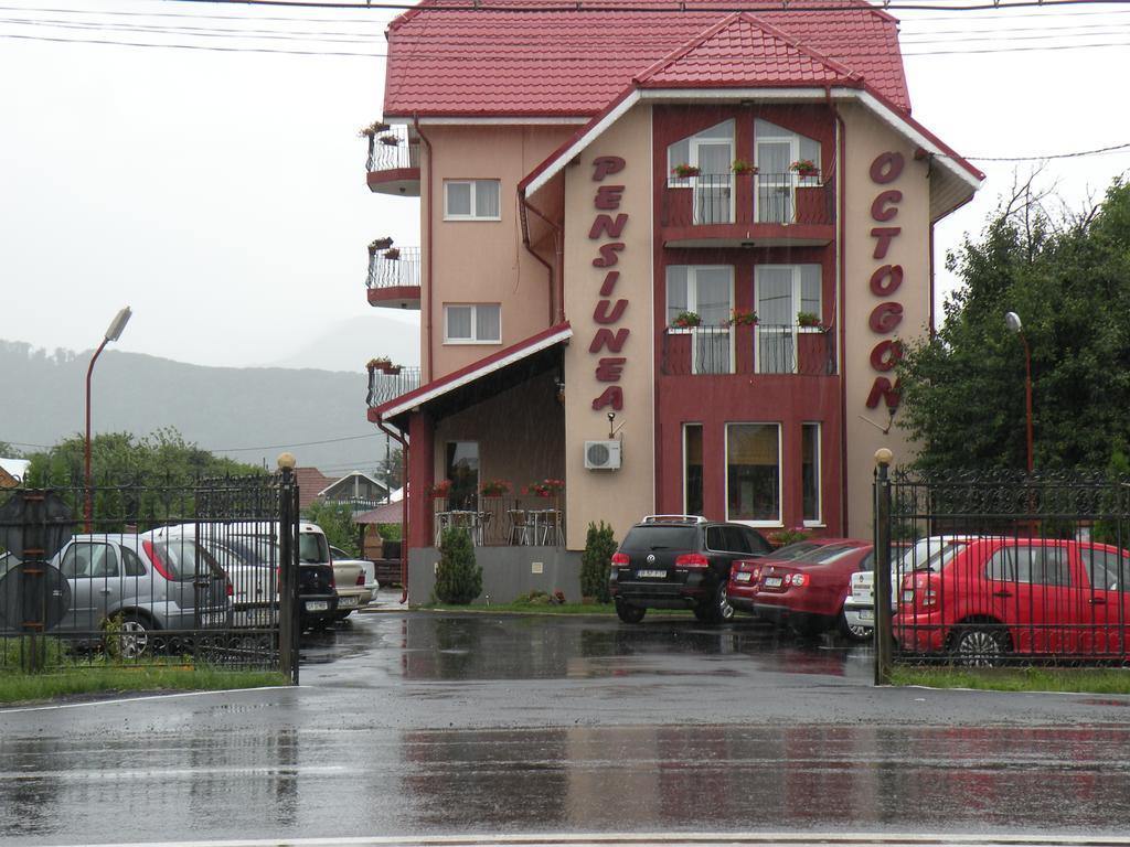 Pensiunea Octogon Piatra Neamţ Buitenkant foto