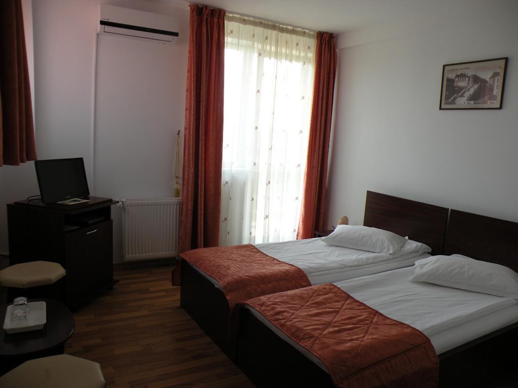 Pensiunea Octogon Piatra Neamţ Kamer foto