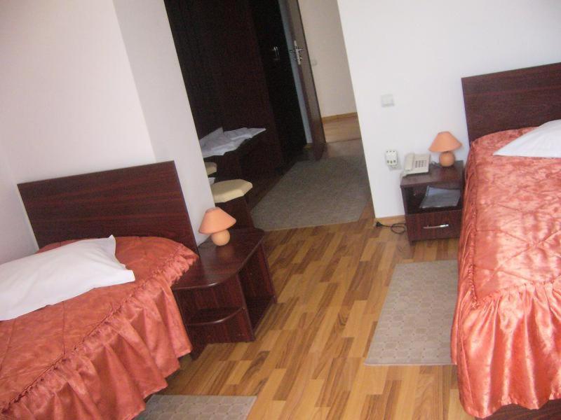 Pensiunea Octogon Piatra Neamţ Buitenkant foto